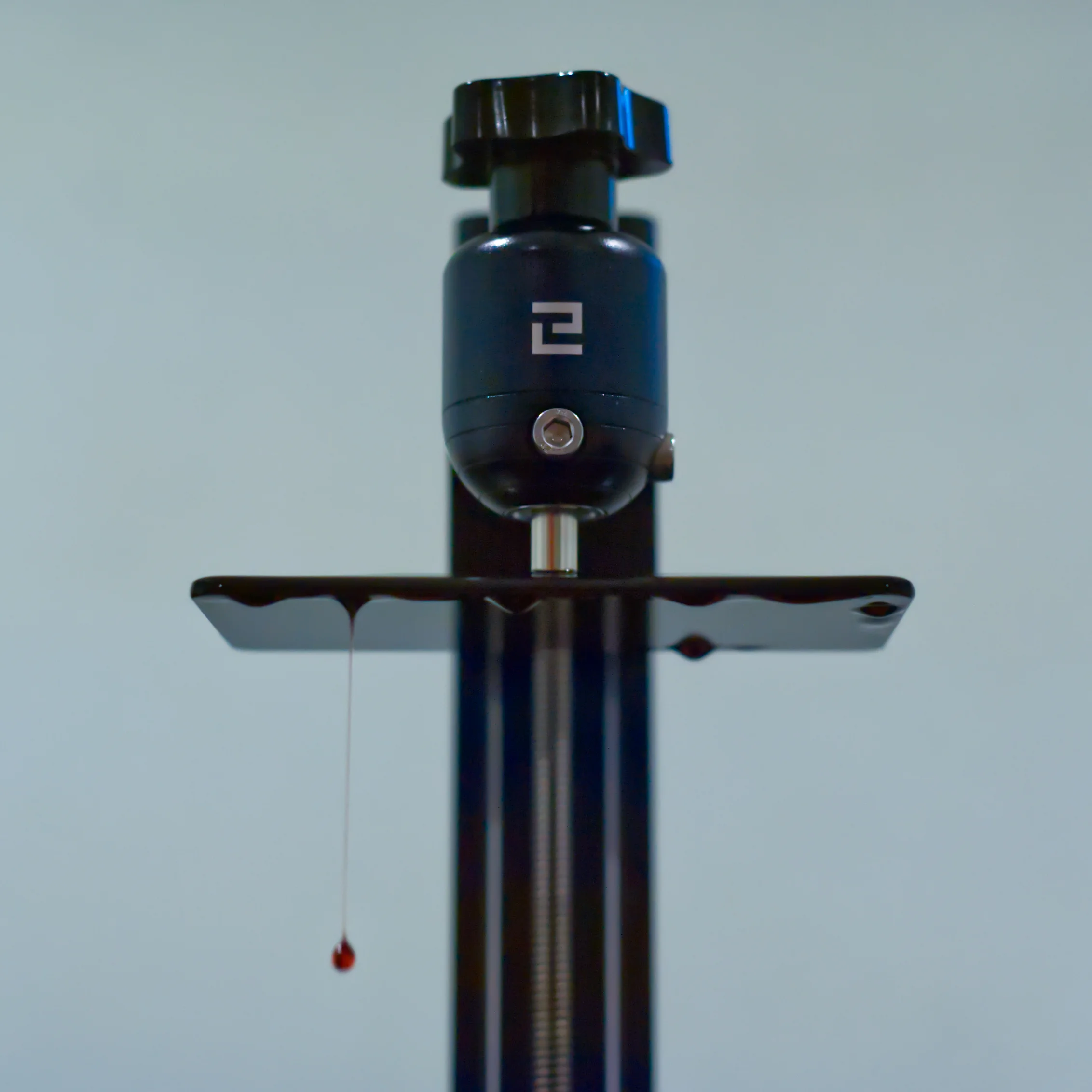 Resin 3D printer producing a high-detail miniature